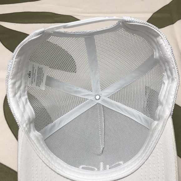 NWT ALO Yoga White District Trucker Hat - Picture 5 of 5